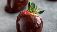 chocolate covered strawberries milk chocolate