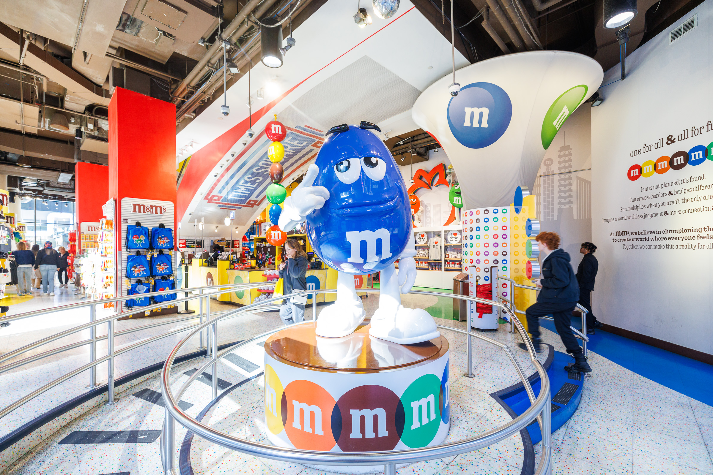 m & m world